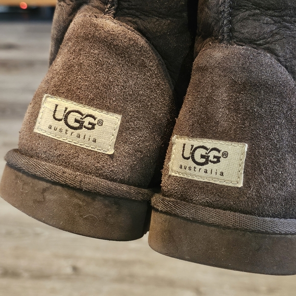UGG tall classic chocolate brown winter fur boots - Picture 4 of 12